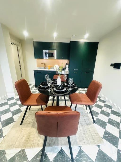 99 Apartment, Trendy Location D Апартаменты *