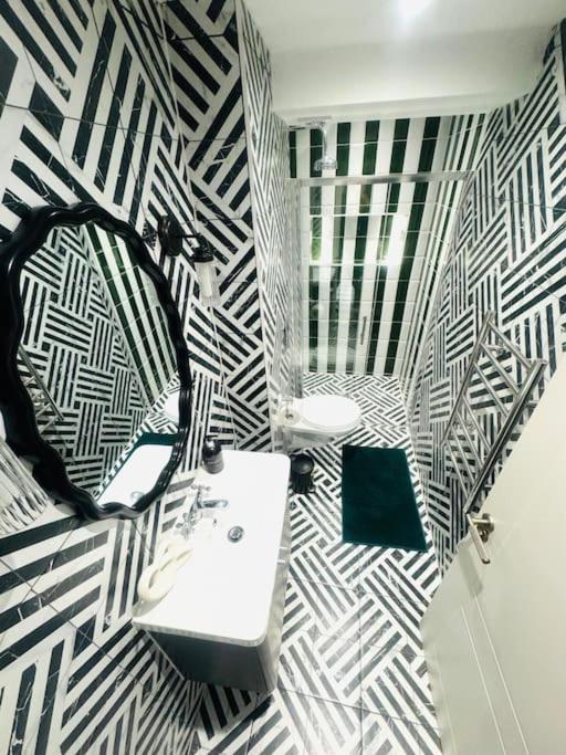 99 Apartment, Trendy Location D Апартаменты