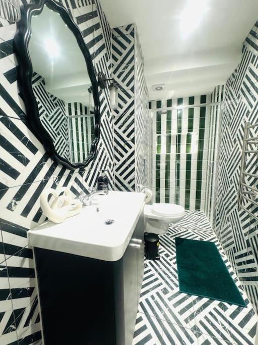 99 Apartment, Trendy Location D Апартаменты