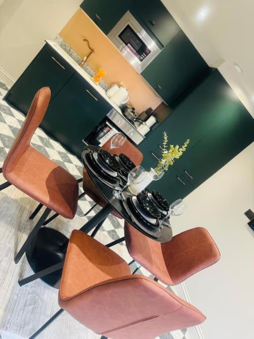 99 Apartment, Trendy Location D Апартаменты *